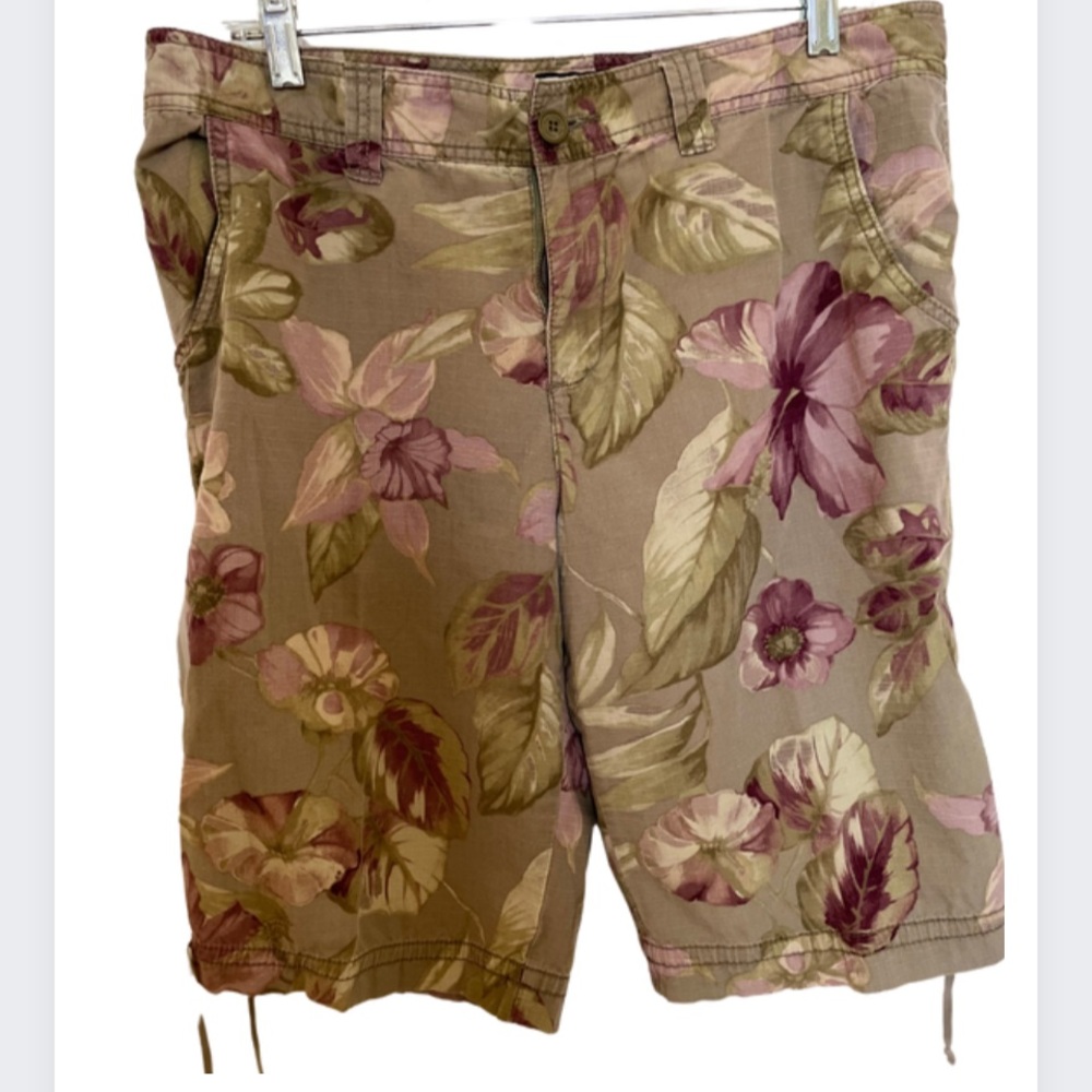Women’s size 14 Floral Cargo Shorts by Jamaica Bay